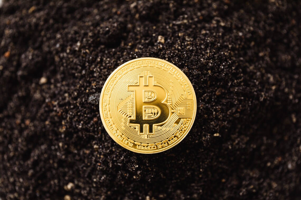 Digital coin symbolizing cryptocurrency integration in Vermundo's travel platform